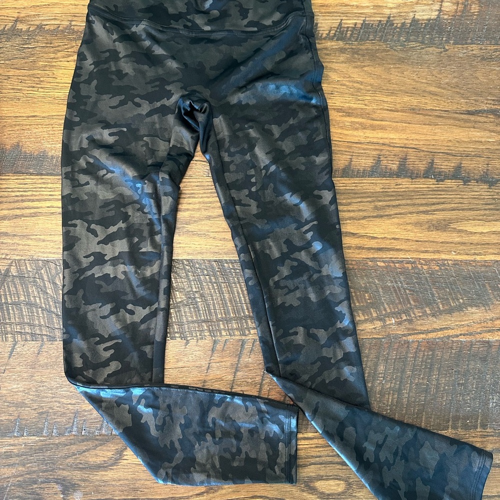 SPANX  Dark Camouflage Leggings
